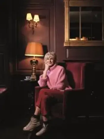 Dra. Sophie Mort
