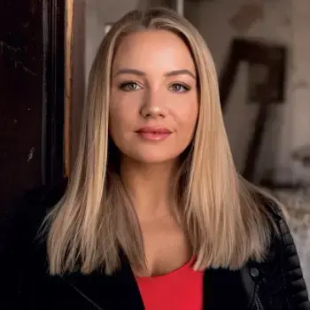 Jeneva Rose