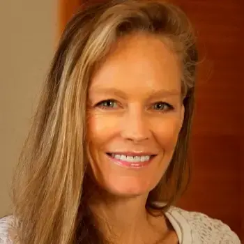 Suzy Amis Cameron
