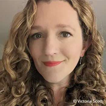 Victoria Scott