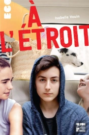 À L'Étroit