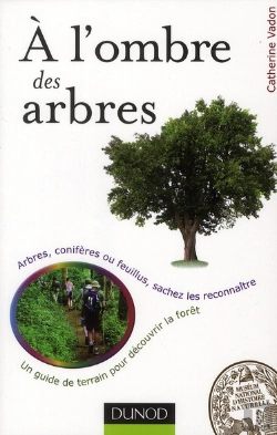 Bertrand.pt - À L'Ombre Des Arbres ; Un Guide De Terrain Pour Comprendre La Nature ; Arbres Et Arbustes, Sachez Les Reconnaître