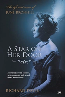Bertrand.pt - A Star On Her Door