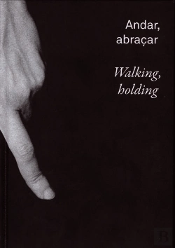 Bertrand.pt - Andar, abraçar / Walking, holding