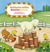 Antxume Txikia Baserrian Jolasean