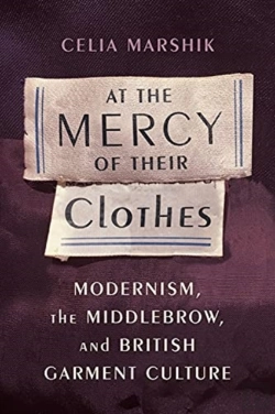Bertrand.pt - At The Mercy Of Their Clothes