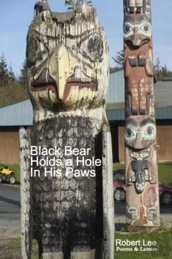 Bertrand.pt - Black Bear Holds A Hole In His Paws