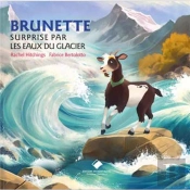 Brunette Surprise Par Les Eaux Du Glacier