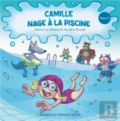 Camille Nage À La Piscine