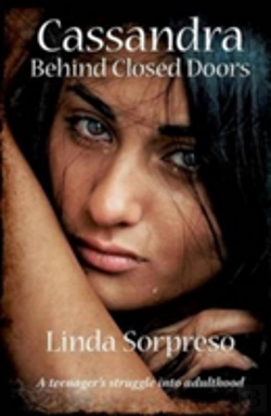 Bertrand.pt - Cassandra Behind Closed Doors