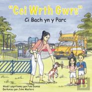 Cei Wrth Gwrs: Ci Bach Yn Y Parc