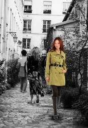 Clara, Debout Dans Un Paysage
