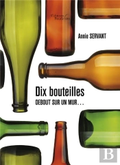 Dix Bouteilles Debout Sur Un Mur...