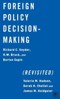 Bertrand.pt - Foreign Policy Decision Making, Revisited