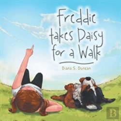 Bertrand.pt - Freddie Takes Daisy For A Walk