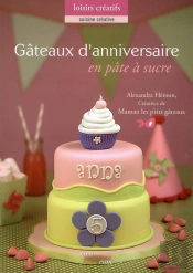 Gâteaux D'Anniversaire En Pâte À Sucre