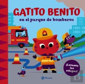 Gatito Benito En El Parque De Bomberos