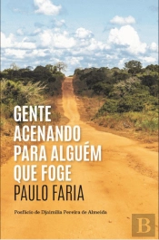 Gente Acenando para Alguém que Foge