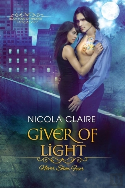 Bertrand.pt - Giver Of Light (Kindred, Book 4)