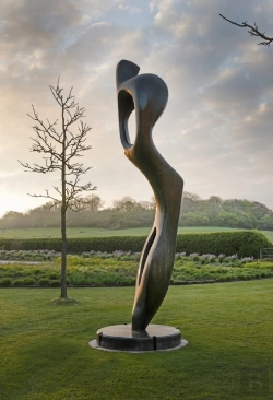 Bertrand.pt - Henry Moore: Monumental Nature