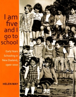 Bertrand.pt - I Am Five And I Go To School