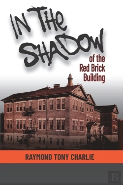 Bertrand.pt - In The Shadow Of The Red Brick Building