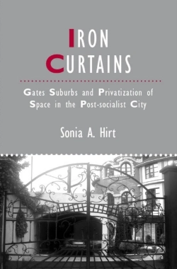 Bertrand.pt - Iron Curtains