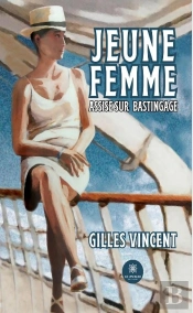 Jeune Femme Assise Sur Bastingage