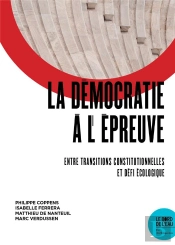 La Démocratie À L'Épreuve ; Enre Transitions Constitutionnelles Et Défis Écologique
