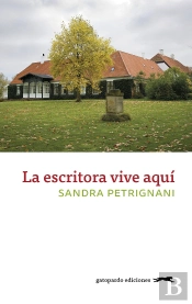 La Escritora Vive Aquí