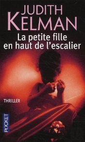 La Petite Fille En Haut De L'Escalier