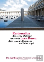 La Resurrection Des Deux Plateaux De Daniel Buren Dans La Cour D'Honneur Du Palais Royal /Francais