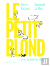 Le Petit Blond Avec Un Mouton Blanc