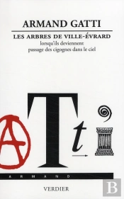 Les Arbres De Ville Evrard ; Lorsqu'Ils Deviennent Passage Des Cigognes Dans Le Ciel