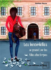 Les Hirondelles Se Posent Sur Les Filles Électriques