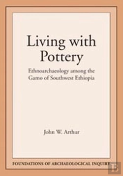 Bertrand.pt - Living With Pottery