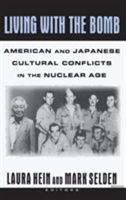 Bertrand.pt - Living With The Bomb: American And Japanese Cultural Conflicts In The Nuclear Age