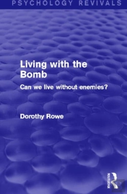 Bertrand.pt - Living With The Bomb (Psychology Revivals)