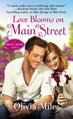 Bertrand.pt - Love Blooms On Main Street
