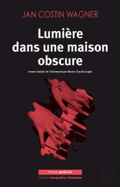 Lumiere Dans Une Maison Obscure