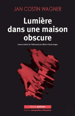Bertrand.pt - Lumiere Dans Une Maison Obscure