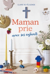 Maman Prie Avec Ses Enfants