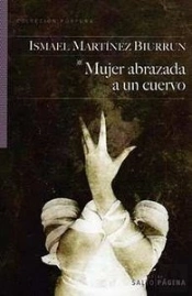 Mujer Abrazada A Un Cuervo