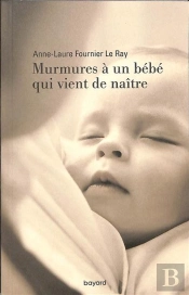 Murmures À Un Bébé Qui Vient De Naître