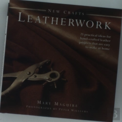 Bertrand.pt - New Crafts: Leatherwork
