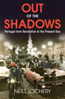 Bertrand.pt - Out Of The Shadows