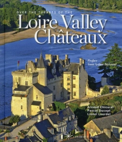 Bertrand.pt - Over The Turrets Of The Loire Valley Castles