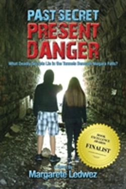 Bertrand.pt - Past Secret Present Danger