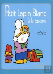 Petit Lapin Blanc À La Piscine