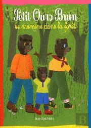 Petit Ours Brun Se Promène Dans La Forêt